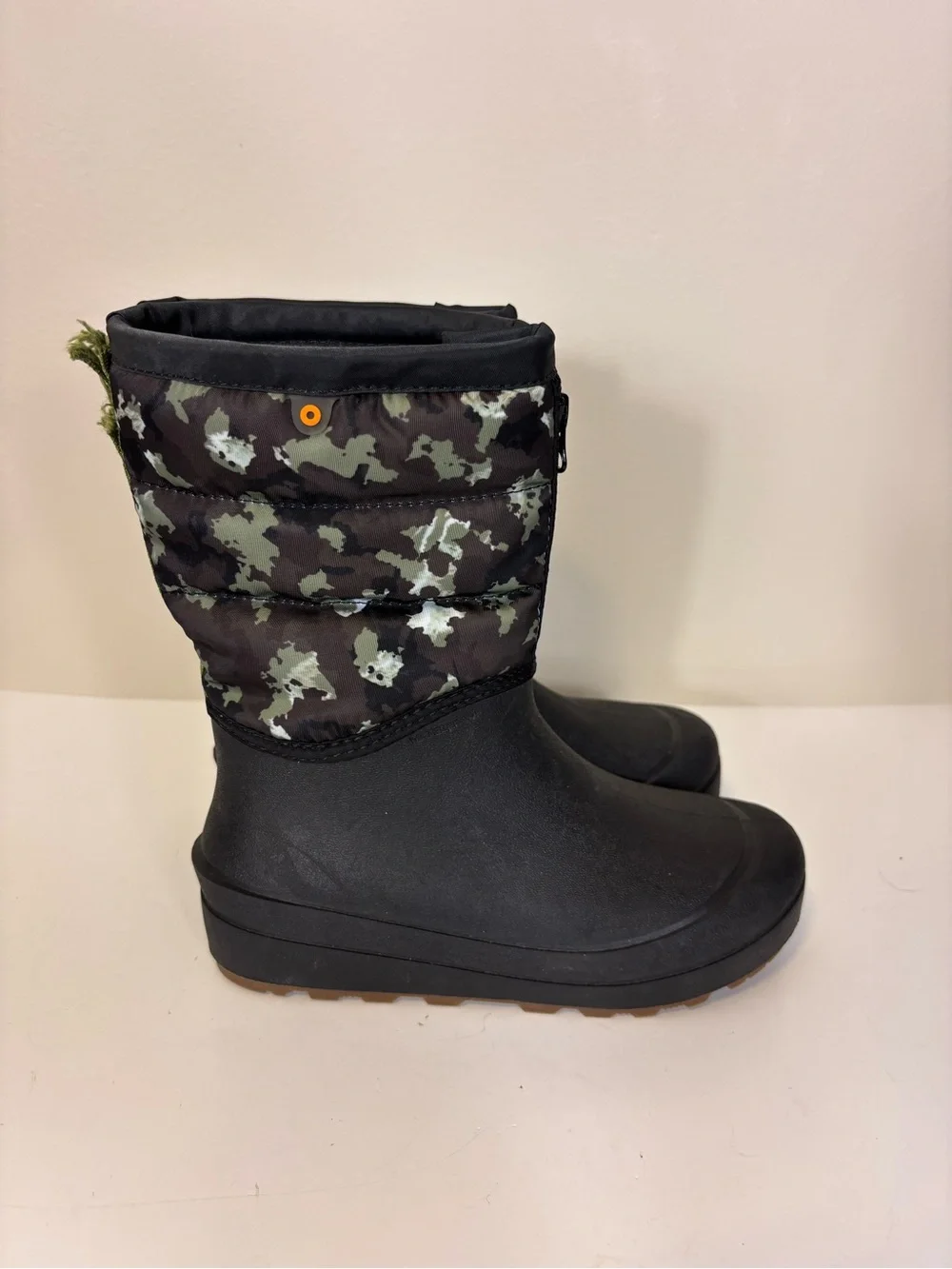 Bogs Kids Black and Olive Camo Insulated Winter Waterproof Boots Youth 4
